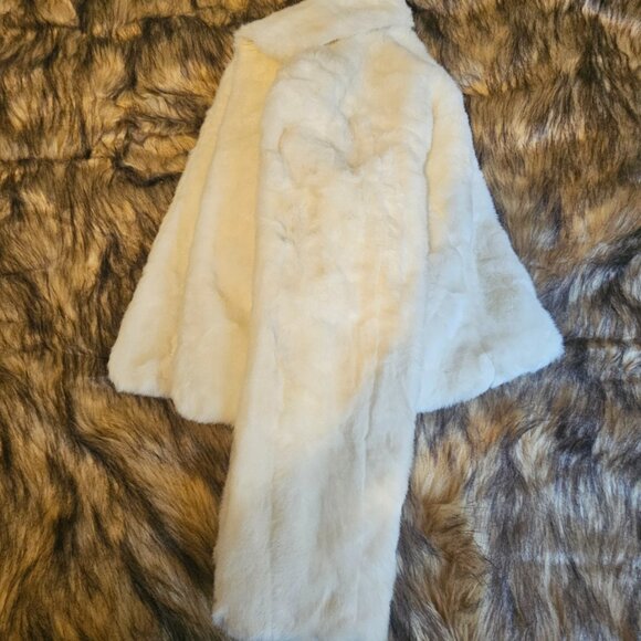 Ann Taylor Loft Sz 4 Faux White Mink Fur Crop Coat Soft Wedding Bride Classic - Picture 6 of 11